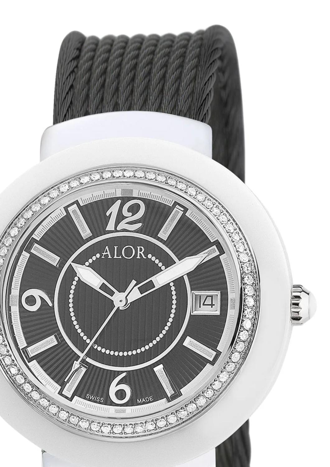 0.73 Cts Cable Diamond Watch In Black
