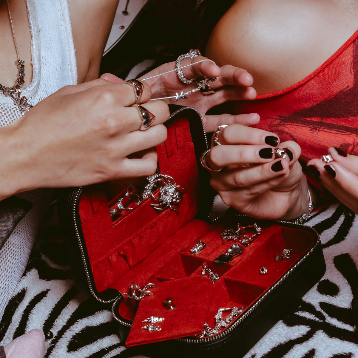 CUSTOMIZABLE FRIENDSHIP NECKLACE