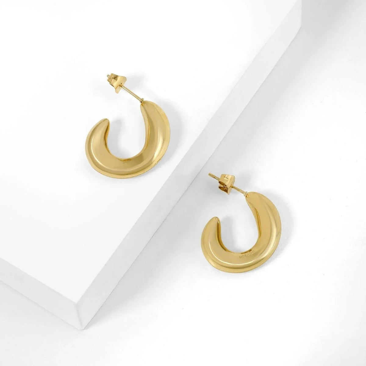 Minimal Twist Earrings