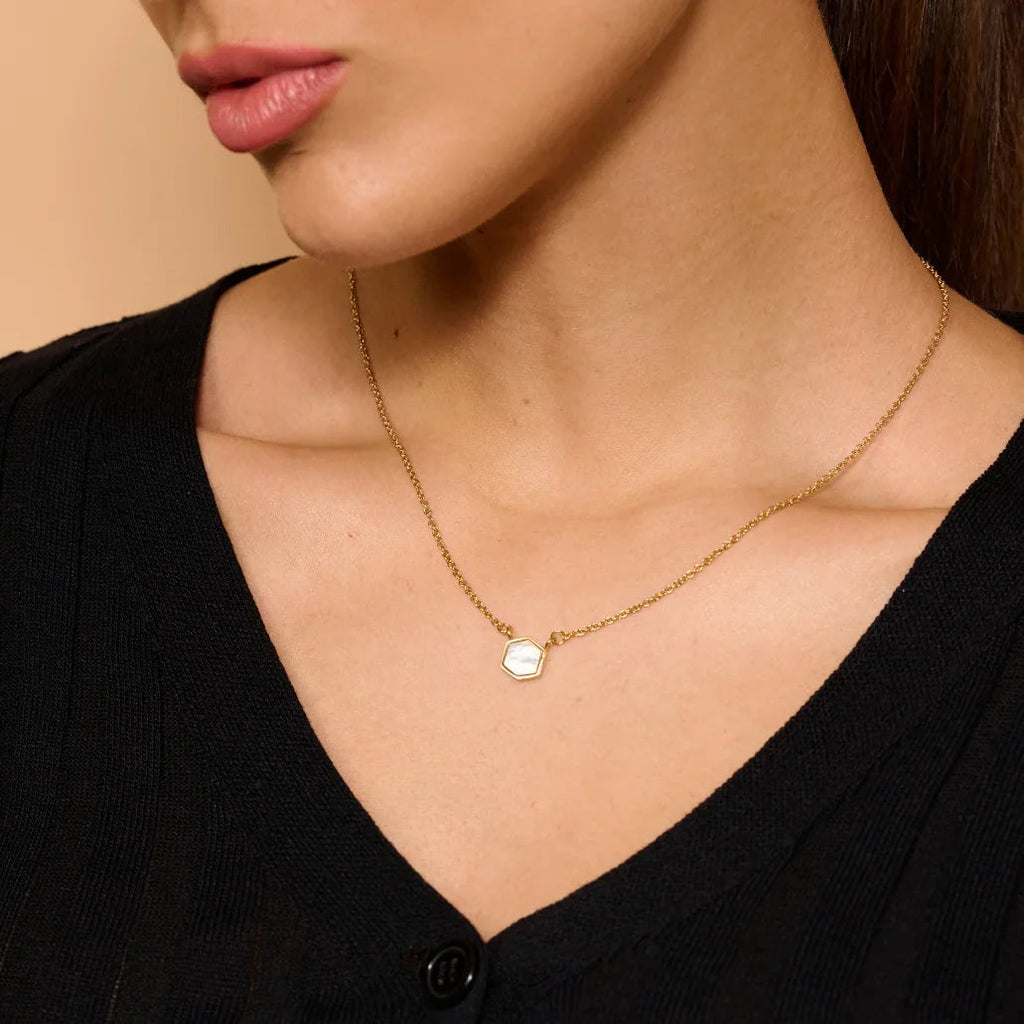 Pendant Necklace w/ Ivory Pearl Stone