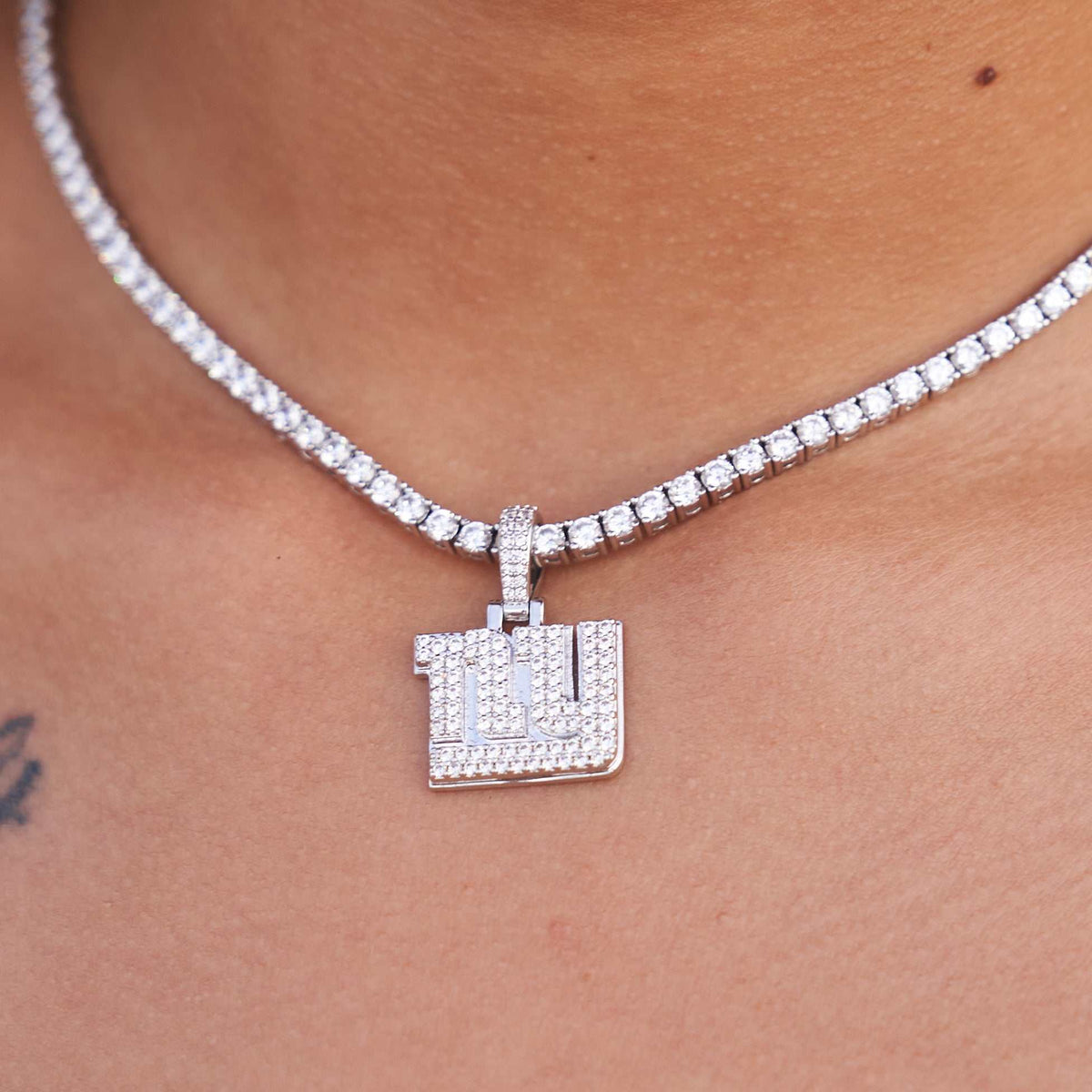 New York Giants Official NFL Micro Logo Pendant - White Gold