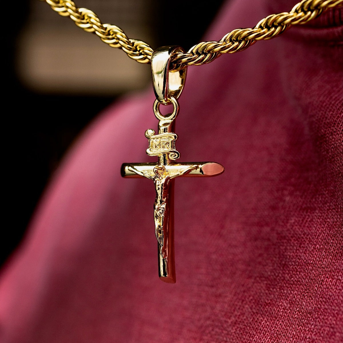 Crucifix Pendant in Yellow Gold