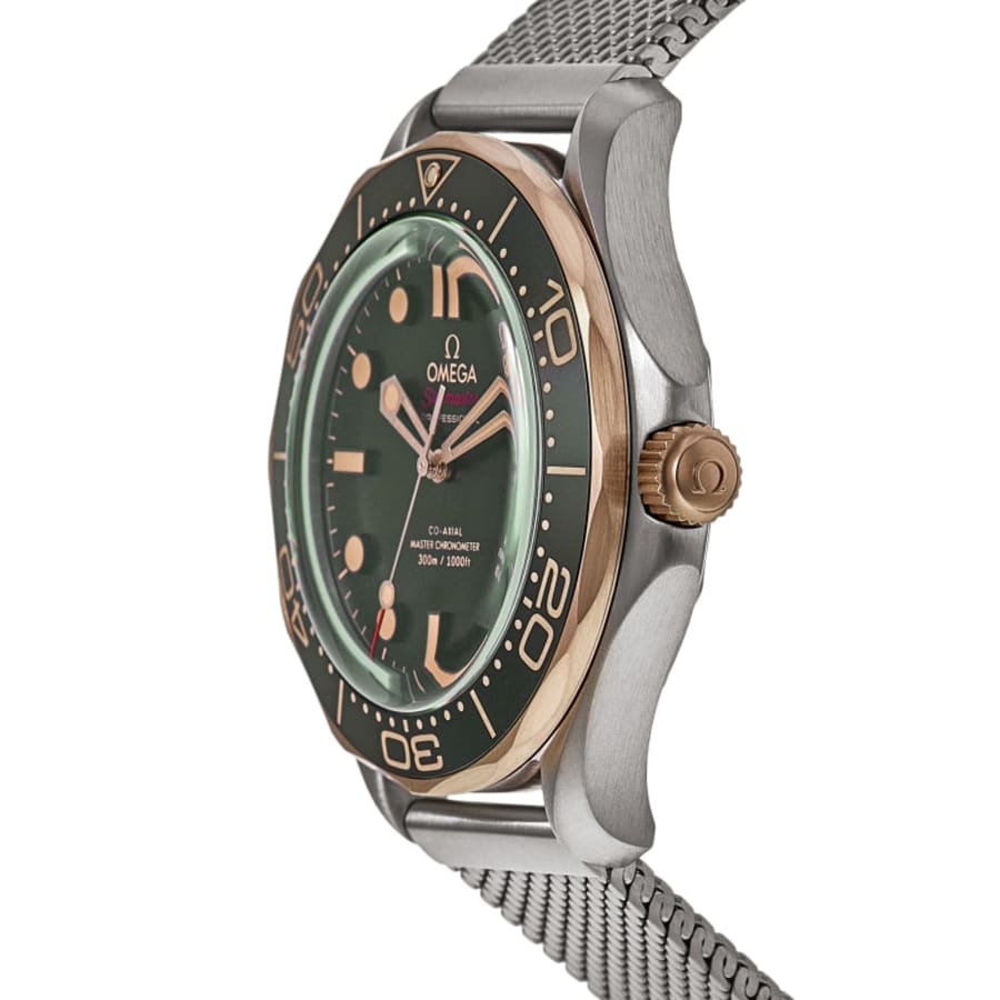Omega Seamaster Diver 300M Automatic Green Dial Titanium Men's Watch 210.90.42.20.10.001