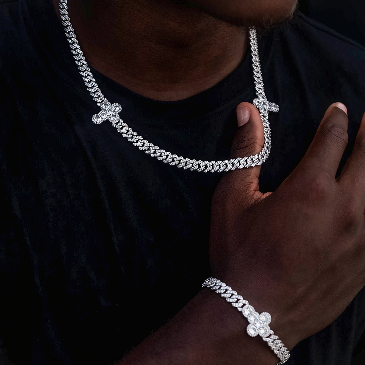 Diamond Prong Rounded Cross Chain
