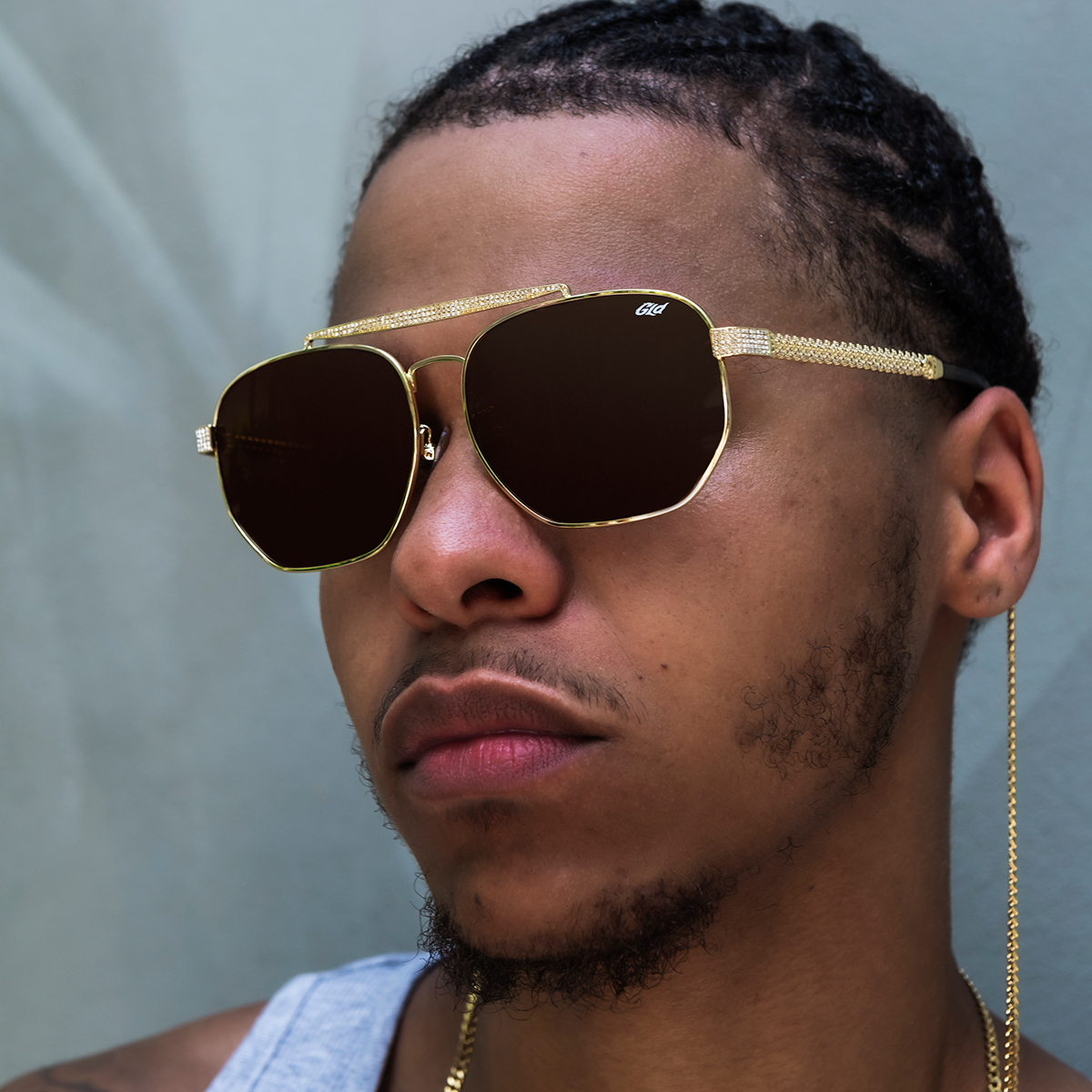 The Grove Sunglasses in Yellow Gold with Sunglass Chain