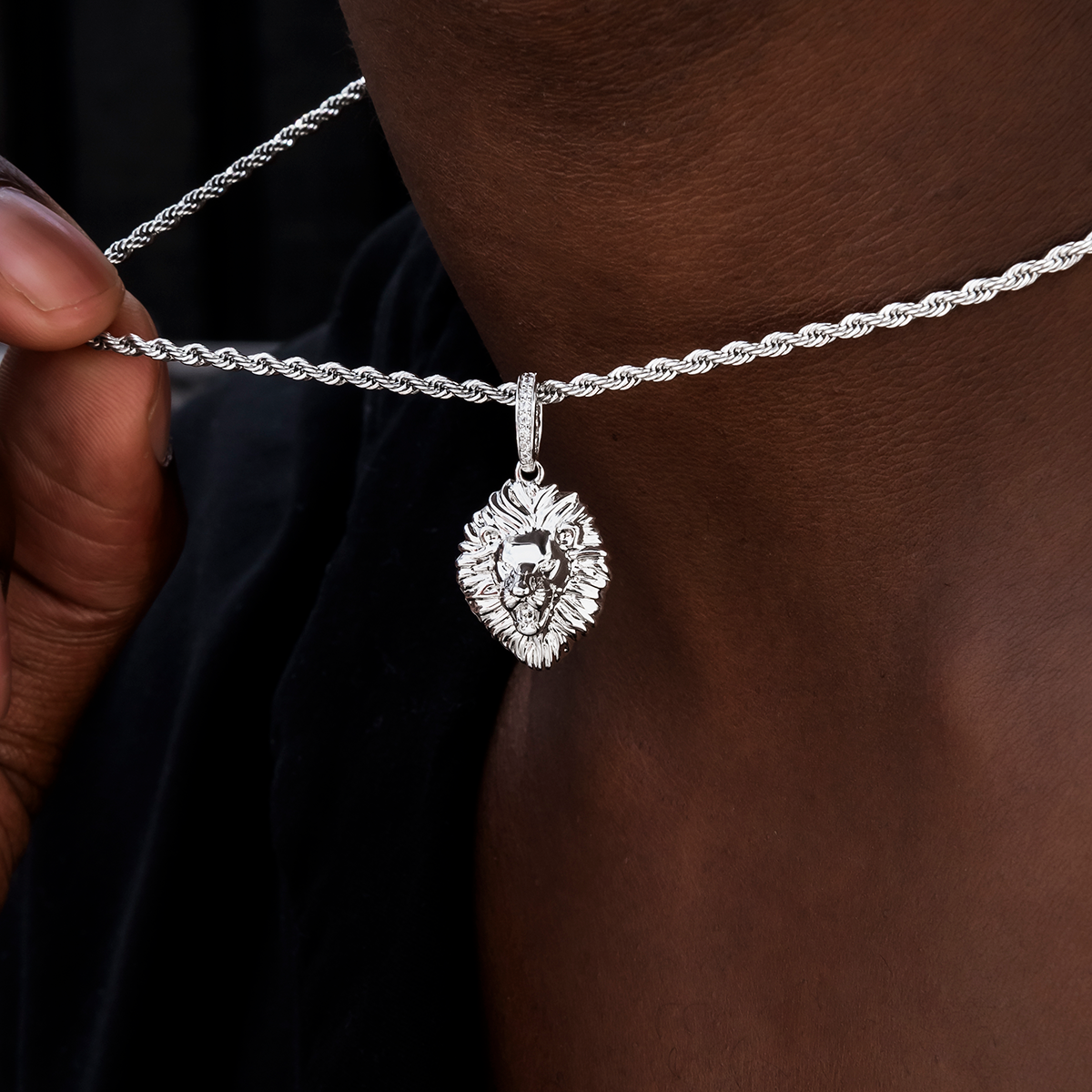 Mini Lion Pendant in White Gold