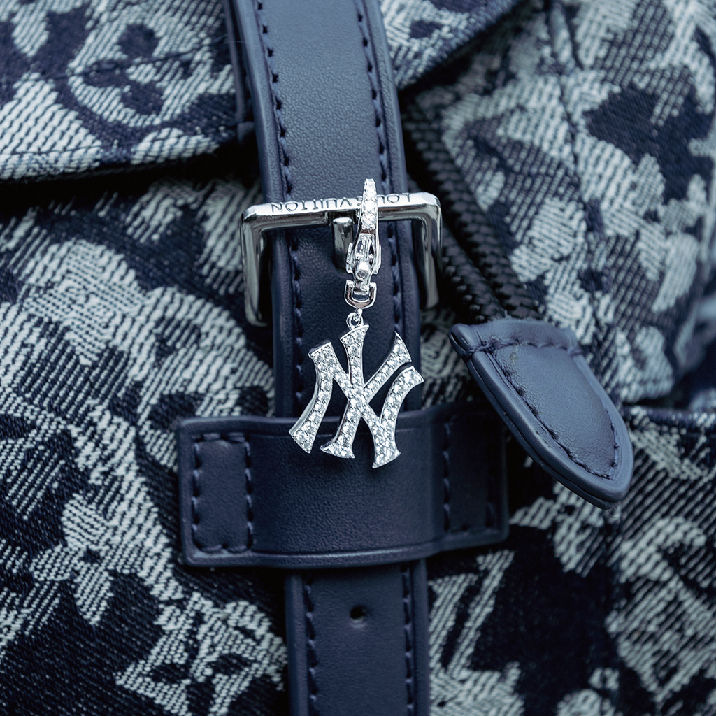 New York Yankees Official MLB Micro Logo Clip On Charm Pendant in White Gold