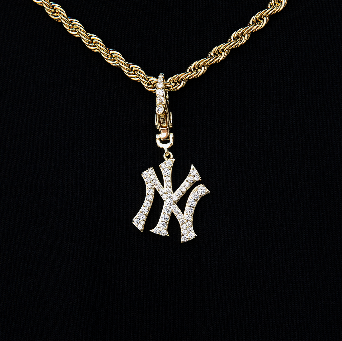 New York Yankees Official MLB Micro Logo Clip On Pendant in Yellow Gold