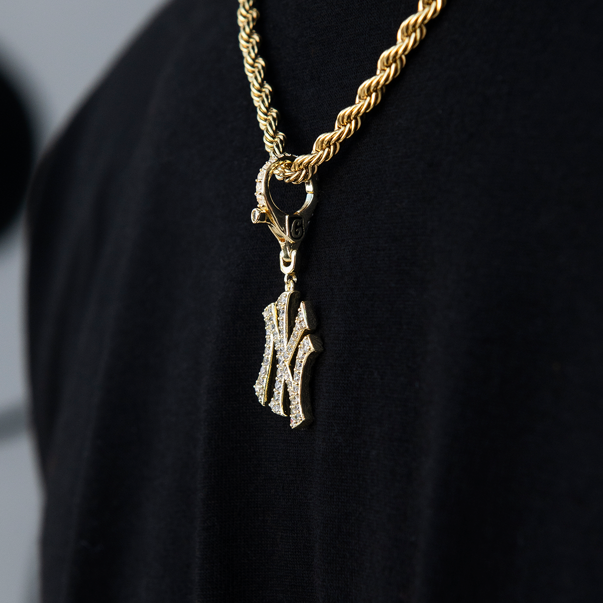 New York Yankees Official MLB Micro Logo Clip On Pendant in Yellow Gold