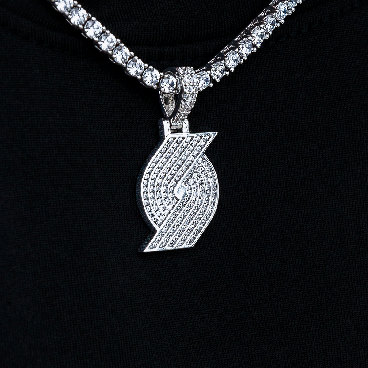 Portland Trail Blazers Official NBA Micro Logo Pendant in White Gold