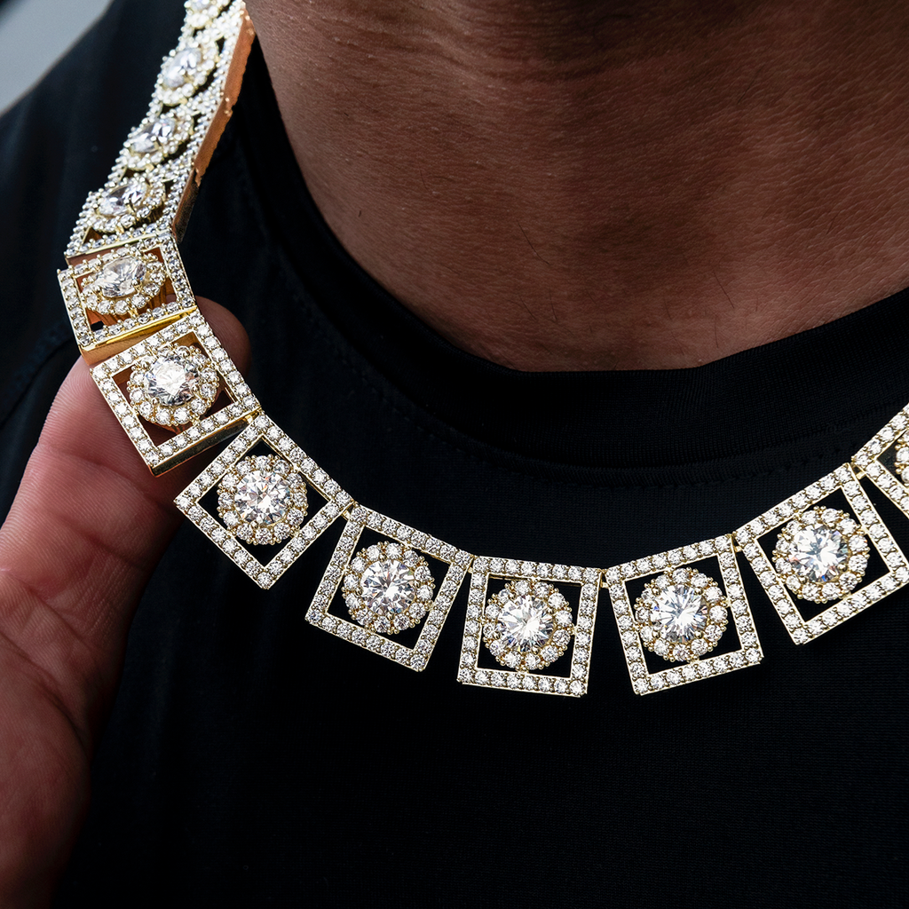 Layered Halo Diamond Link Chain in Yellow Gold