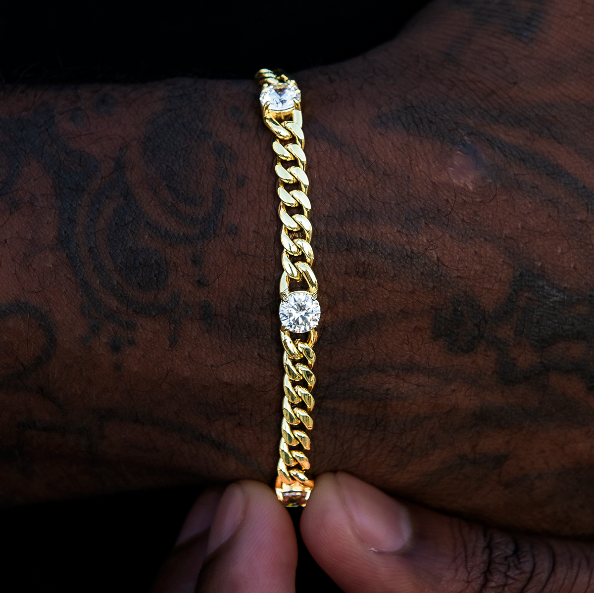 GLD Round Stone Station Cuban Bracelet in Yellow Gold