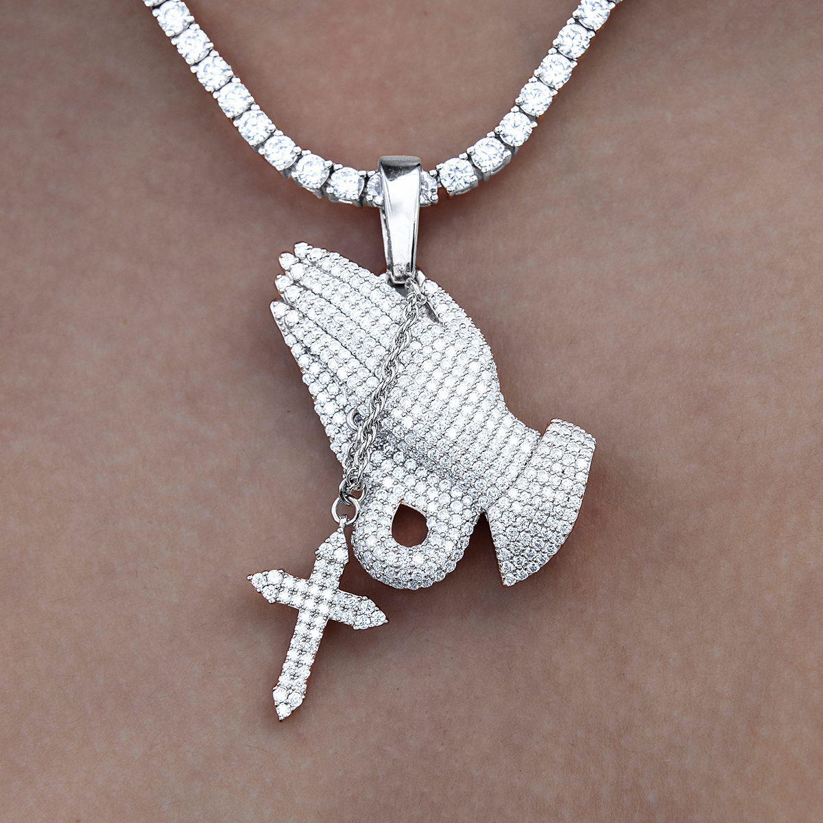 Women's Moissanite Praying Hands Pendant in White Gold Vermeil
