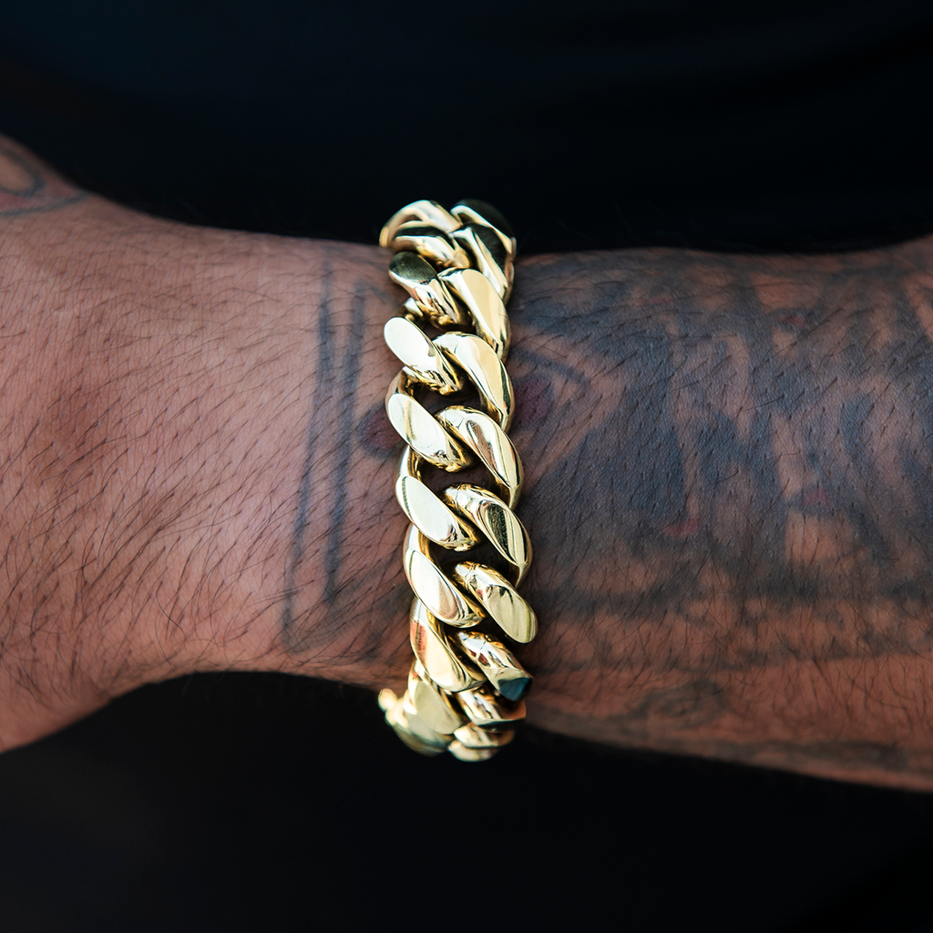 Signature Cuban Link Bracelet in Yellow Gold- 19mm