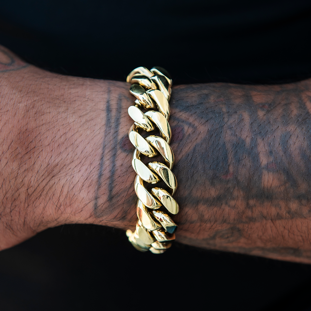Signature Cuban Link Bracelet in Yellow Gold- 19mm