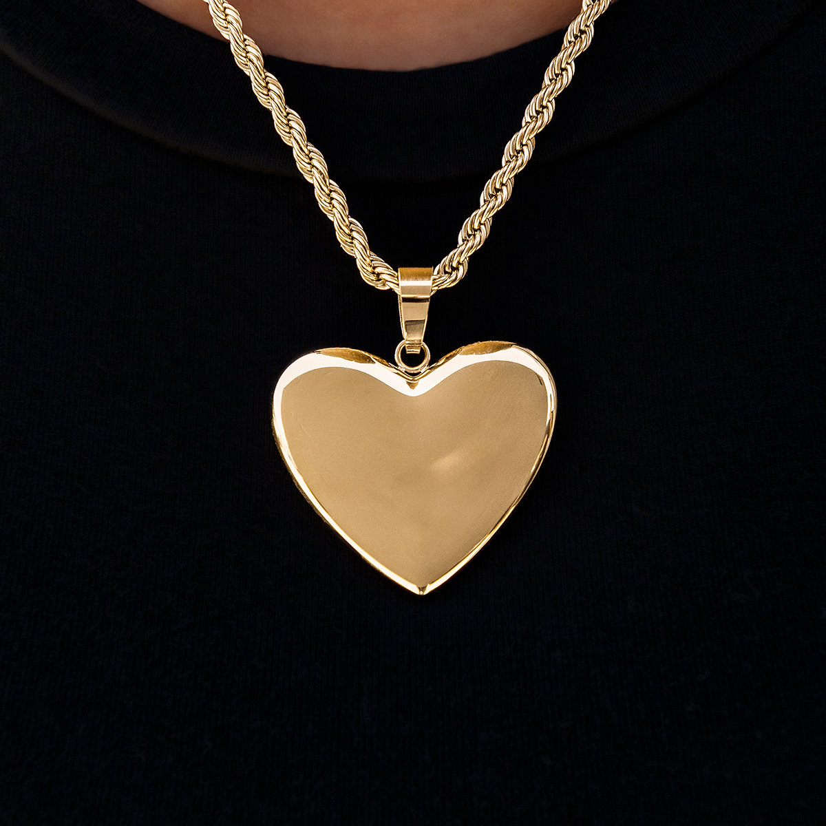Simple Heart Pendant in Yellow Gold