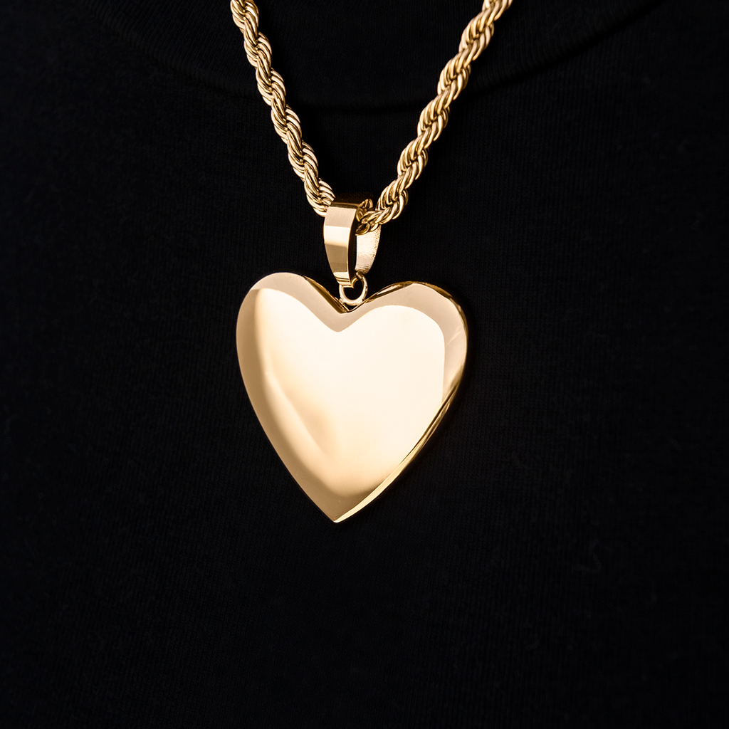 Simple Heart Pendant in Yellow Gold