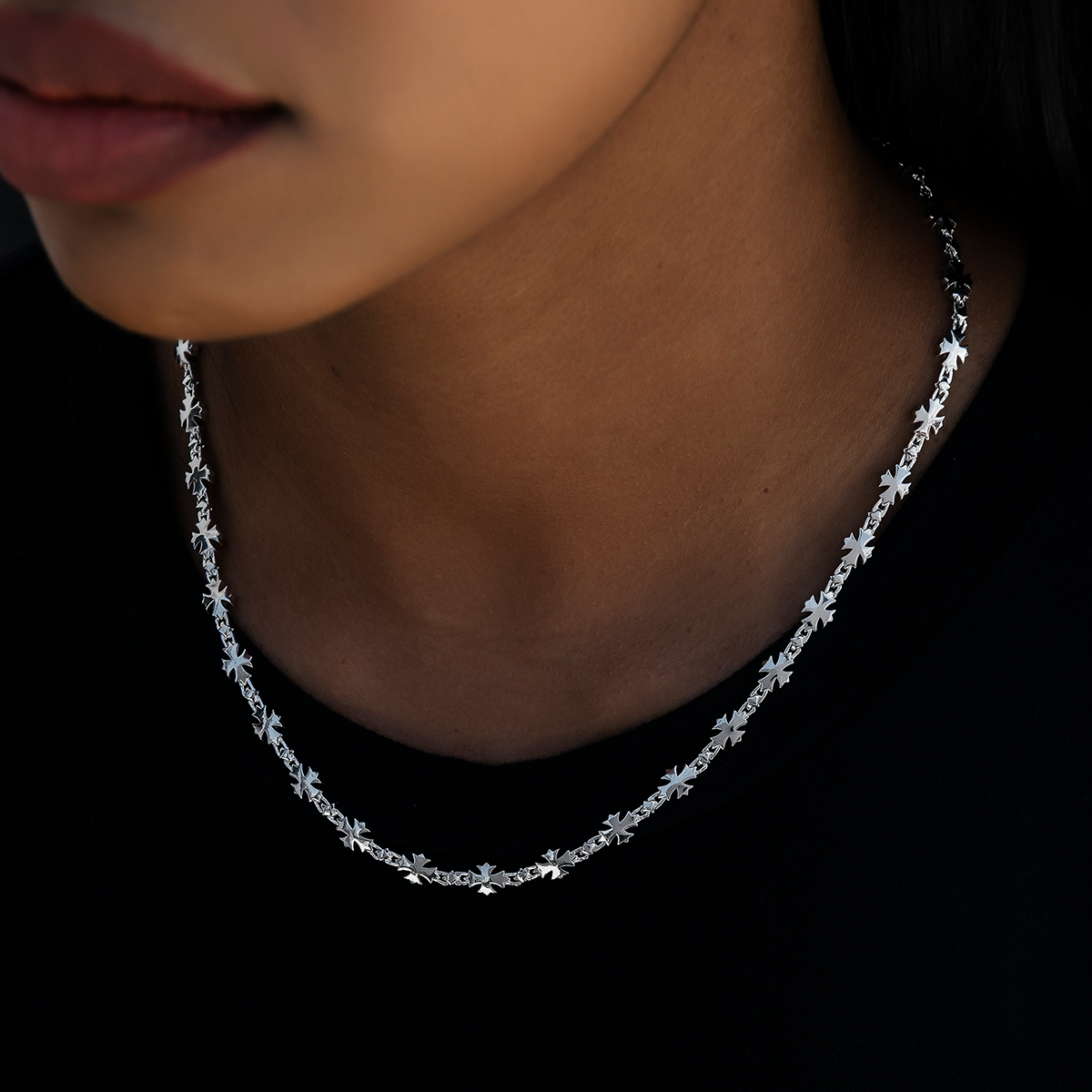 Flared Cross Necklace in White Gold- 5mm