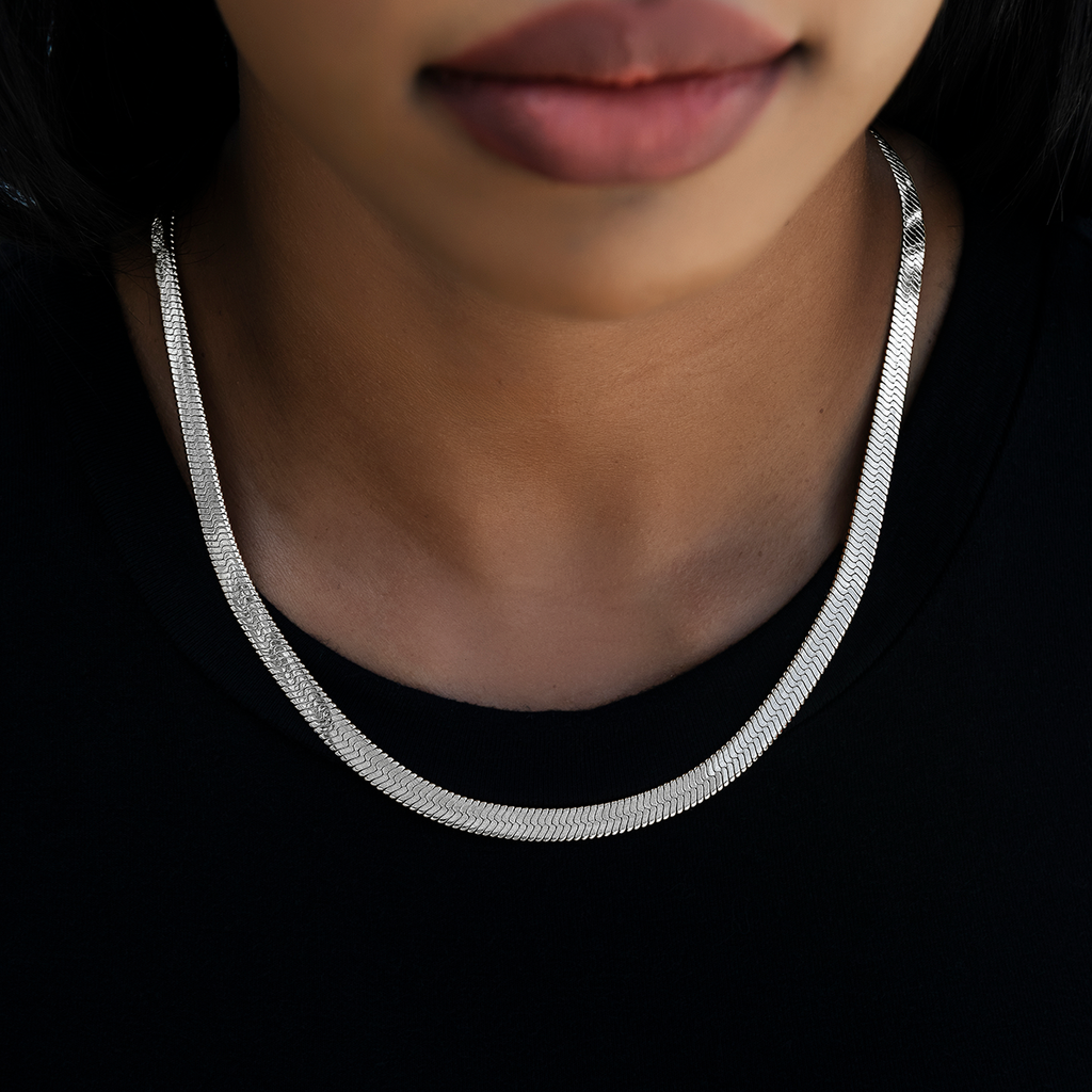 Herringbone Necklace in White Gold- 8mm