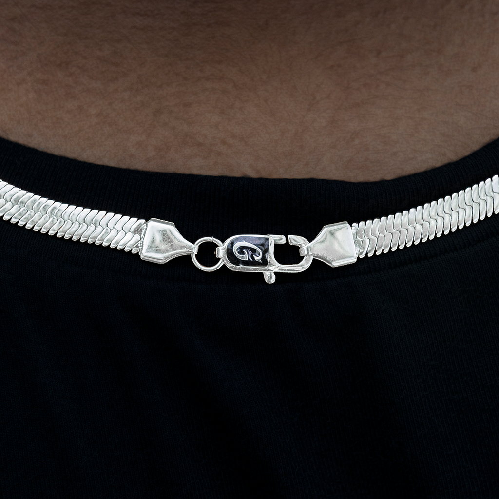Herringbone Necklace in White Gold- 8mm