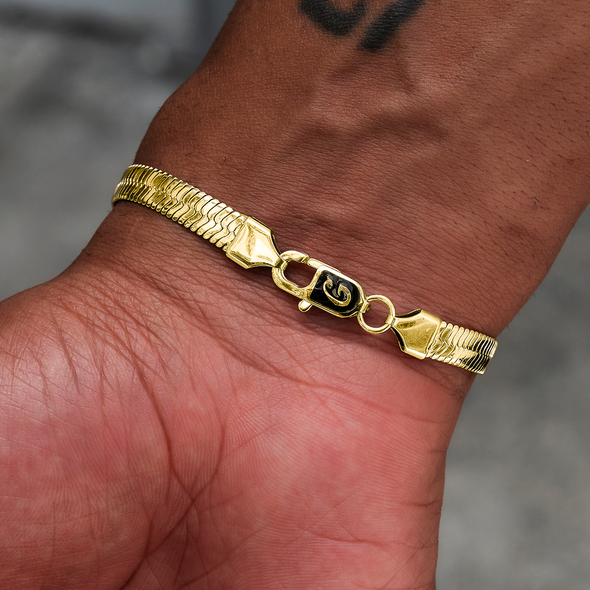 Herringbone Bracelet in Yellow Gold- 8mm