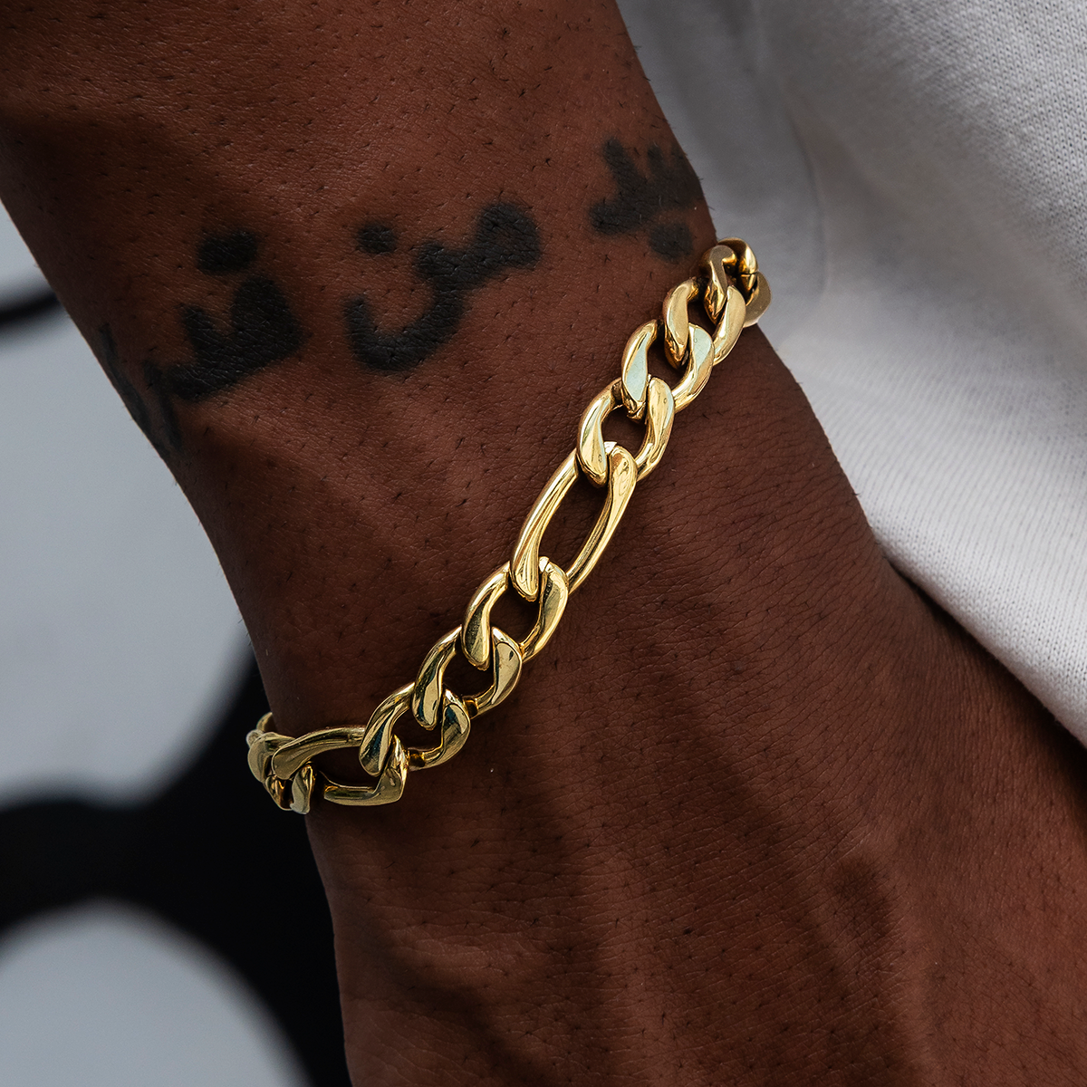 Figaro Chain Bracelet in Yellow Gold- 9mm