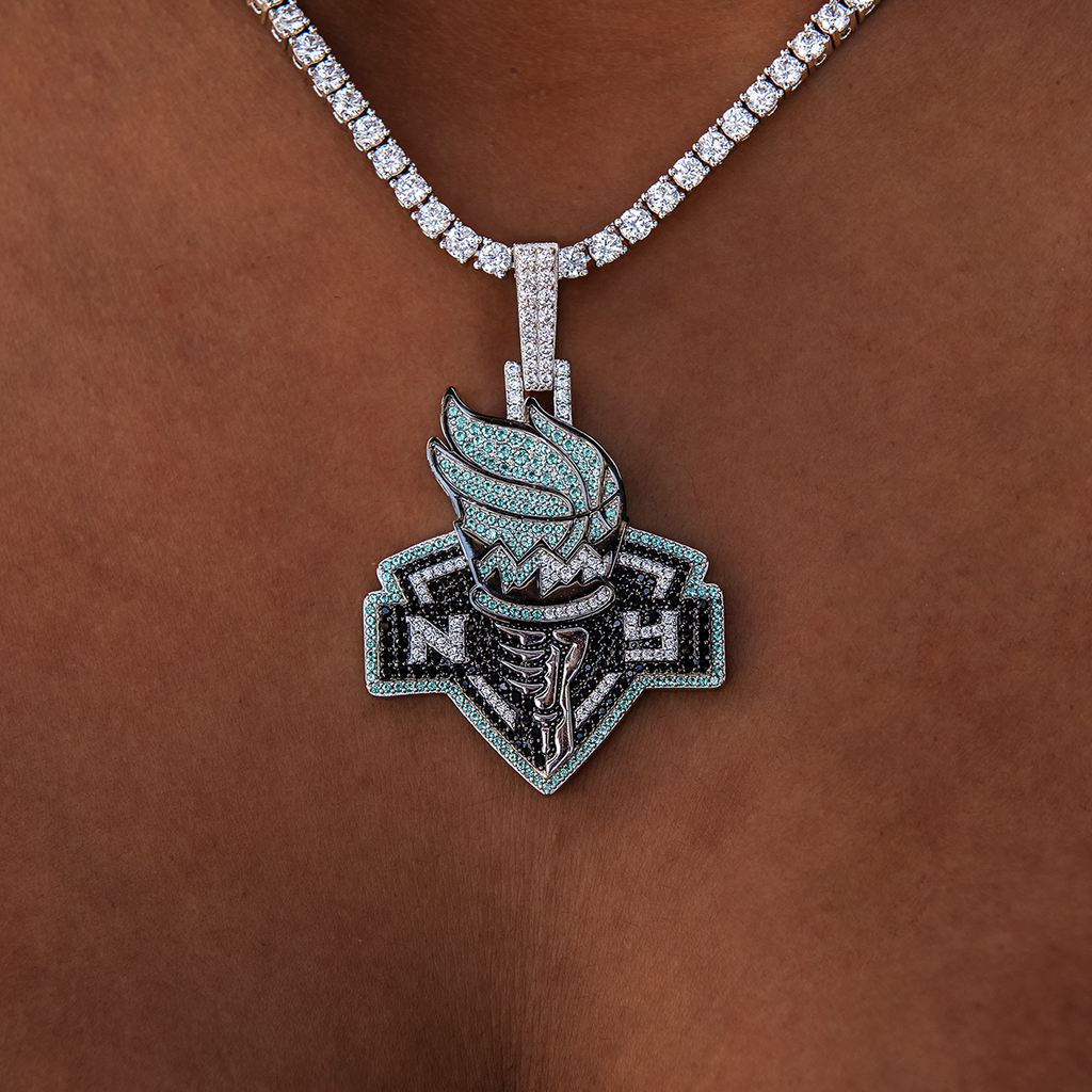 New York Liberty Official WNBA Logo Pendant in White Gold