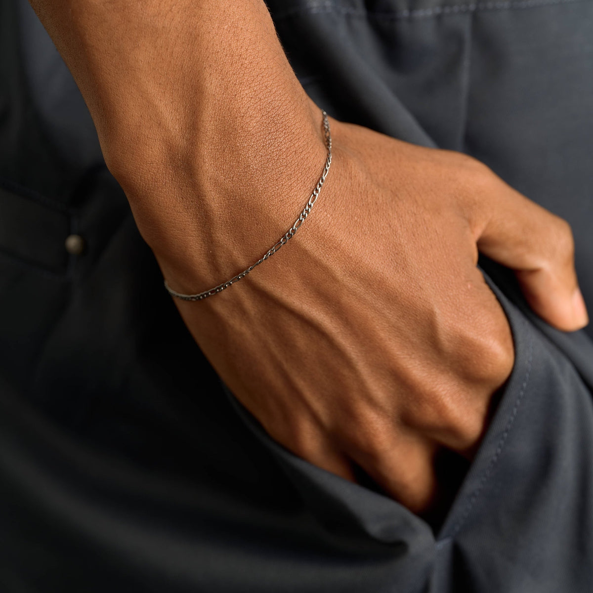Figaro Chain Bracelet in Black - 2mm