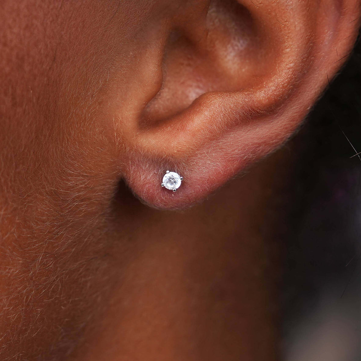 Round Cut Stud Earring in White Gold - 3MM
