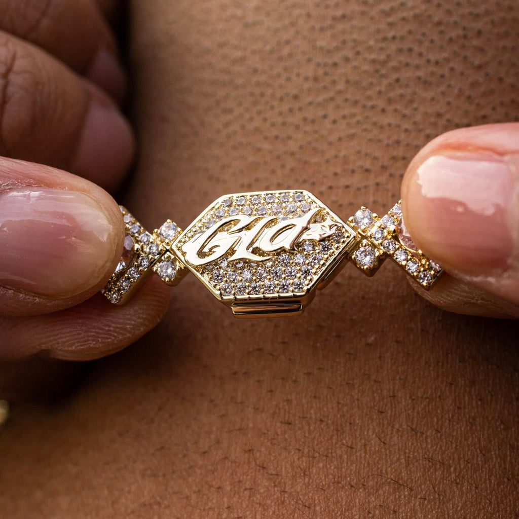 Cloister Link Chain in Yellow Gold