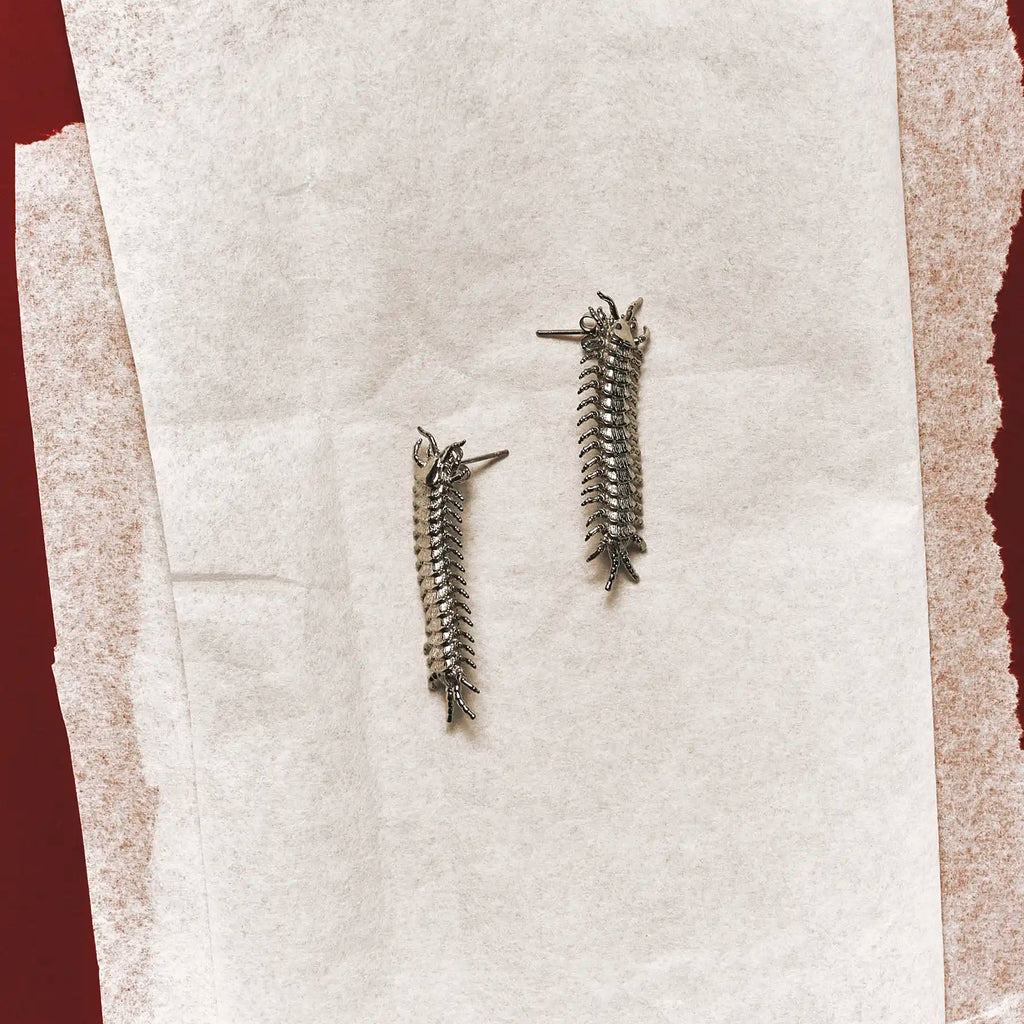 CENTIPEDE STUD EARRING