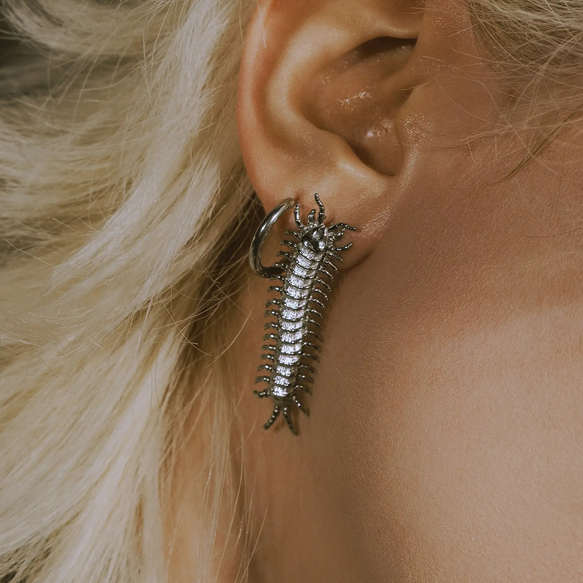 CENTIPEDE STUD EARRING