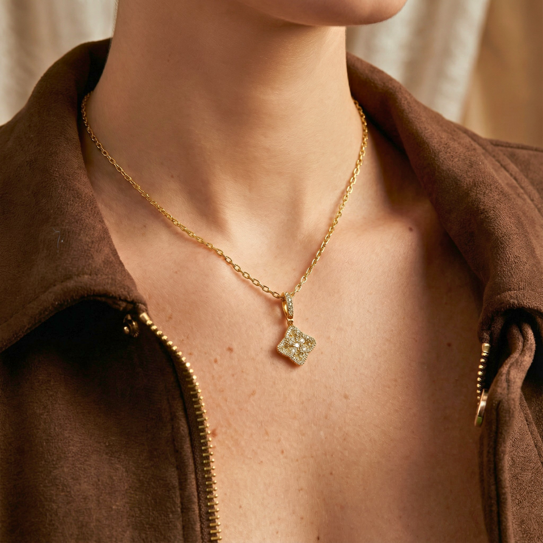 Clover Royale Pendant (Gold)