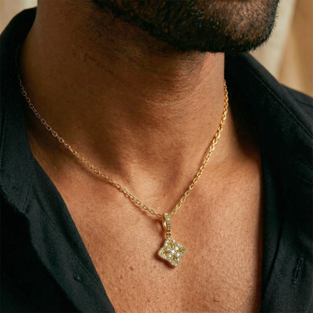 Clover Royale Pendant (Gold)