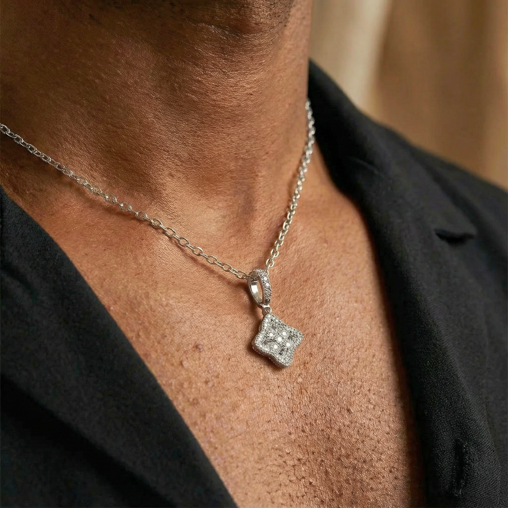 Clover Royale Pendant (Silver)