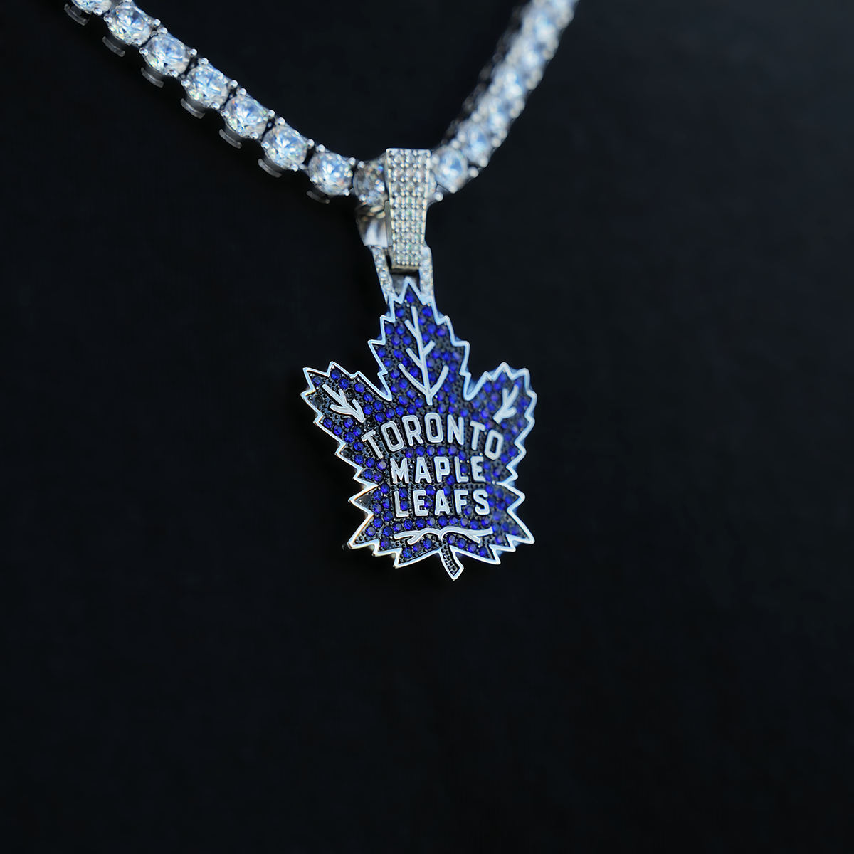 Toronto Maple Leafs Official NHL Logo Pendant in White Gold