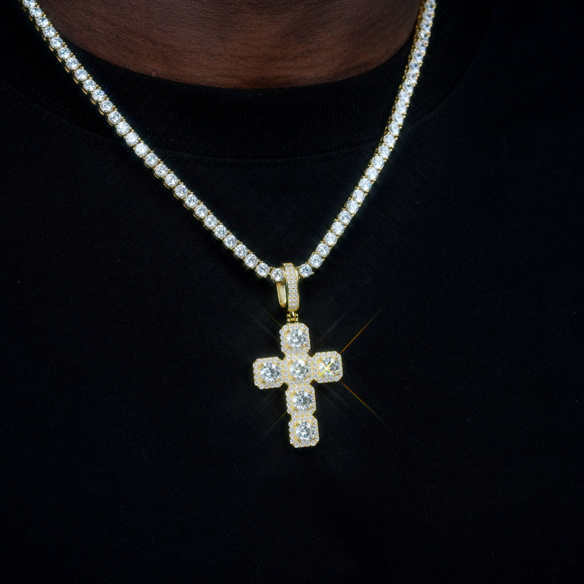 8.0 Carat 925S & VVS Moissanite Gemstone Cross Necklace In 18K Gold