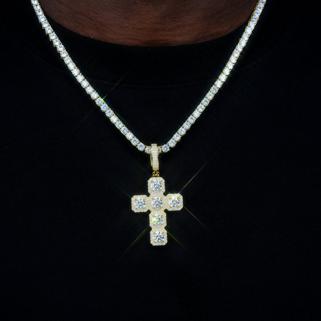 8.0 Carat 925S & VVS Moissanite Gemstone Cross Necklace In 18K Gold