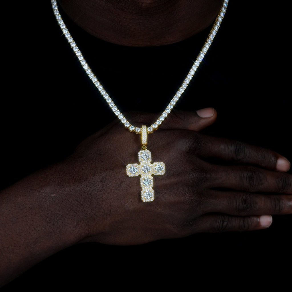 8.0 Carat 925S & VVS Moissanite Gemstone Cross Necklace In 18K Gold