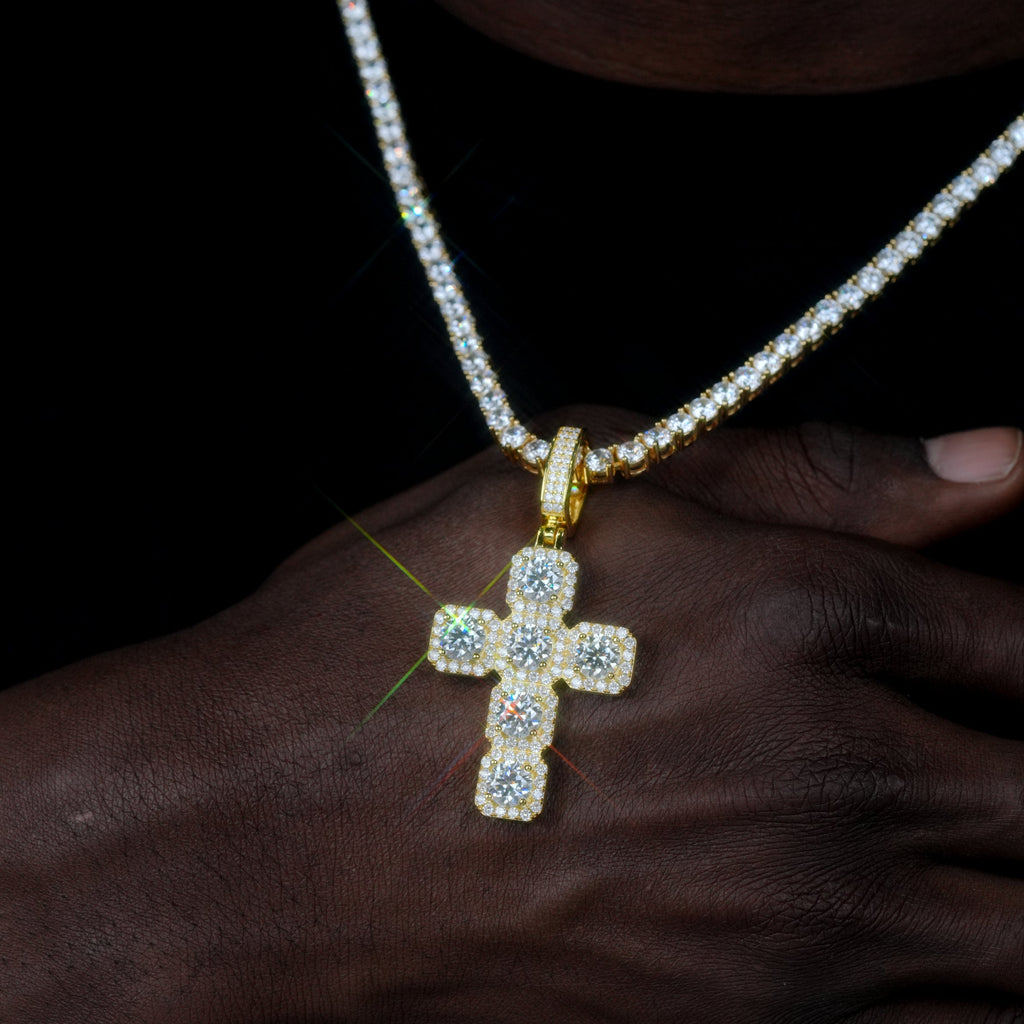 8.0 Carat 925S & VVS Moissanite Gemstone Cross Necklace In 18K Gold