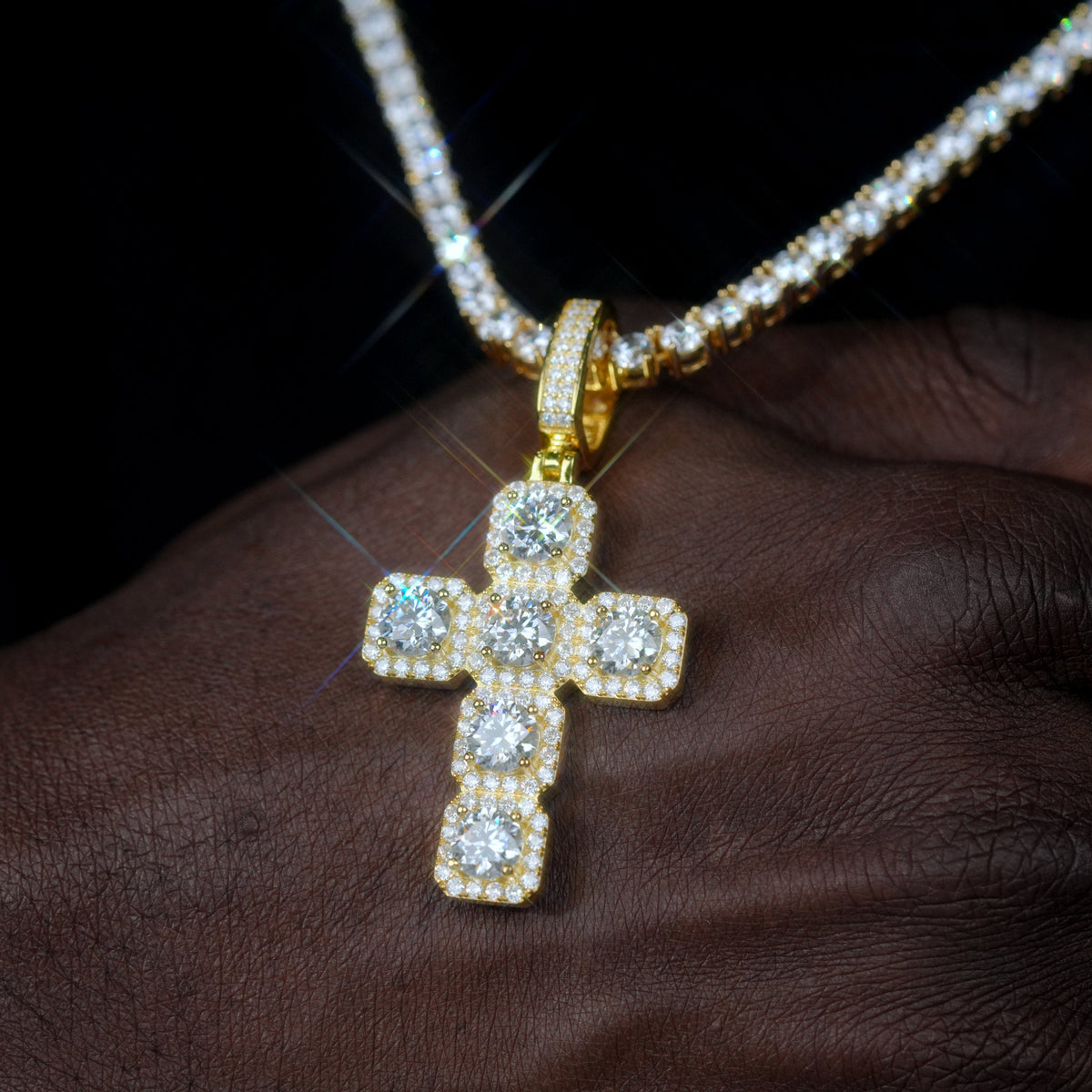 8.0 Carat 925S & VVS Moissanite Gemstone Cross Necklace In 18K Gold