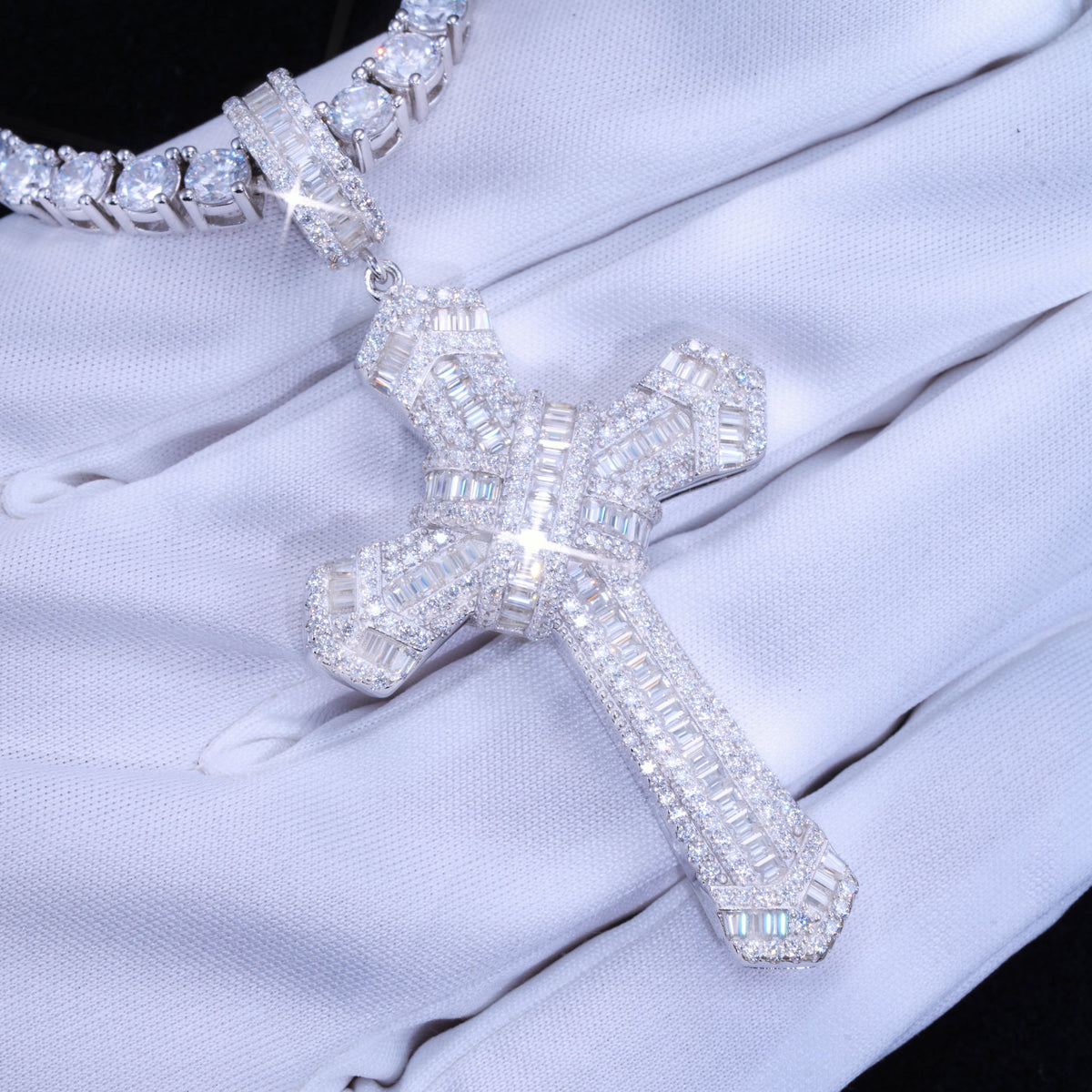 925S & VVS Moissanite Baguette Cross Necklace