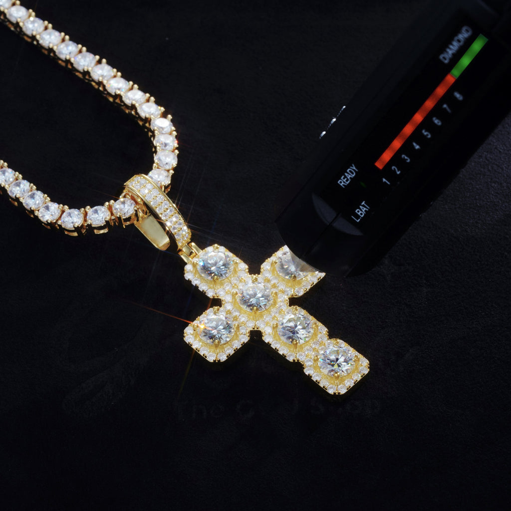 8.0 Carat 925S & VVS Moissanite Gemstone Cross Necklace In 18K Gold