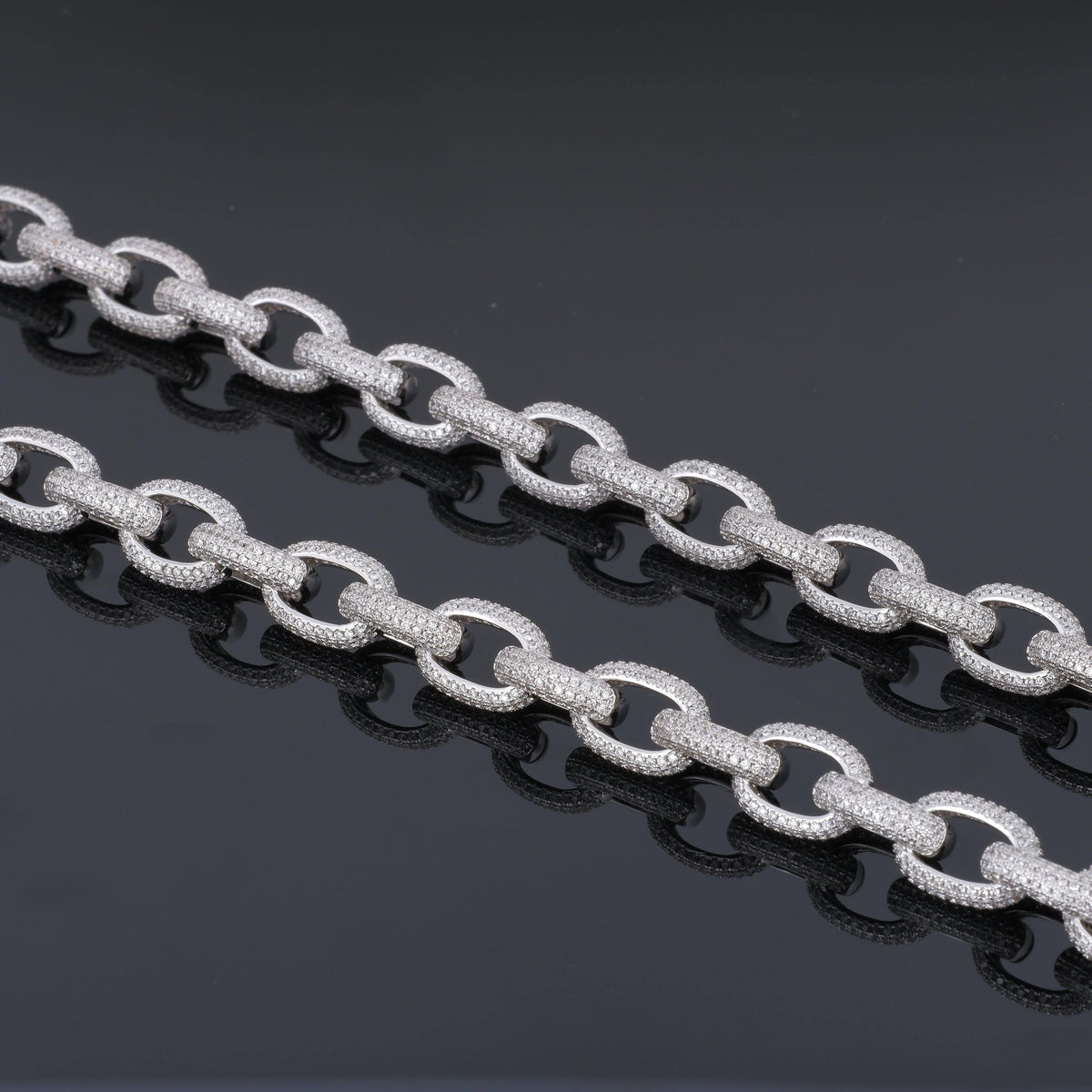 Annular Iced Prong Link Choker in WhiteGold