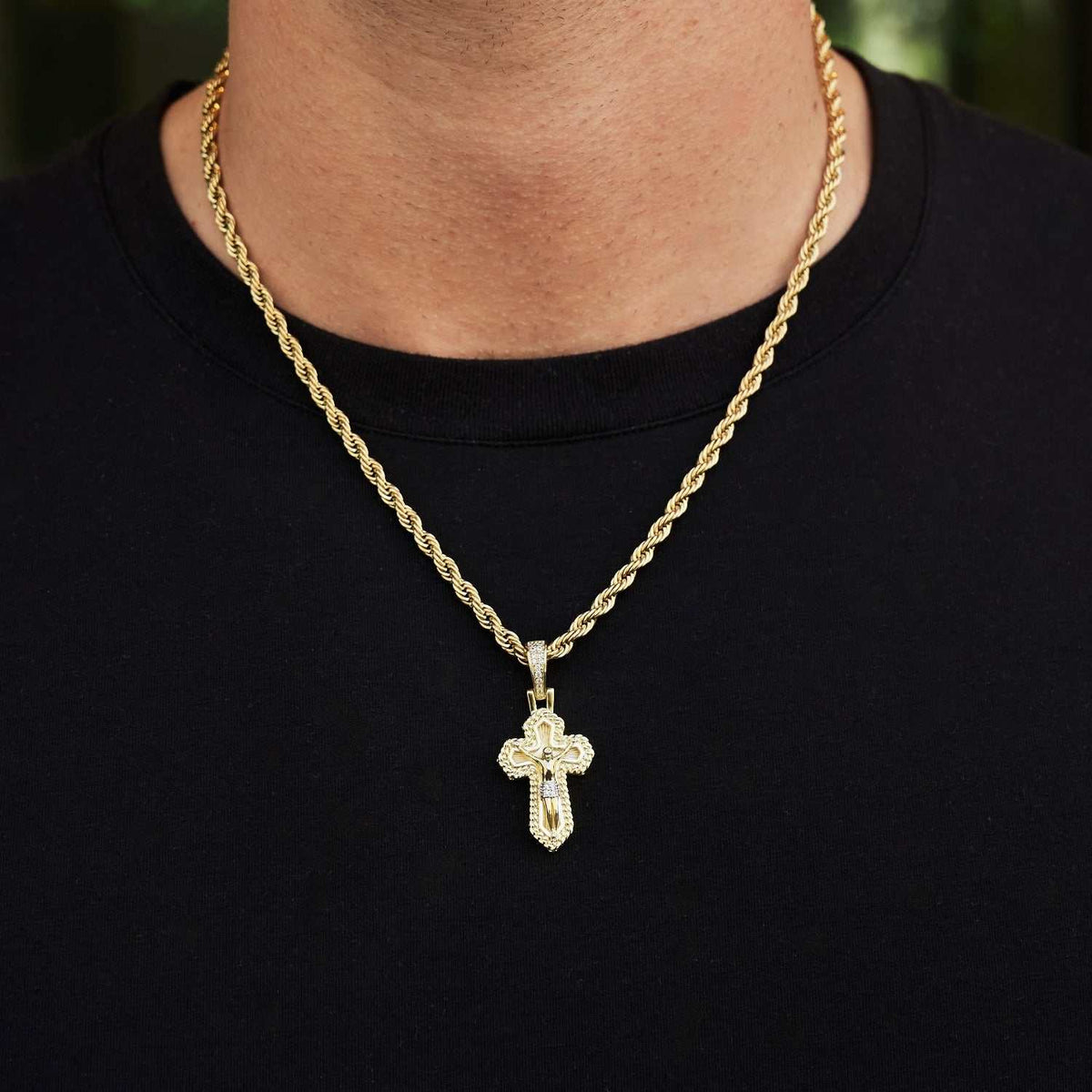 Icon Cross Pendant in Yellow Gold