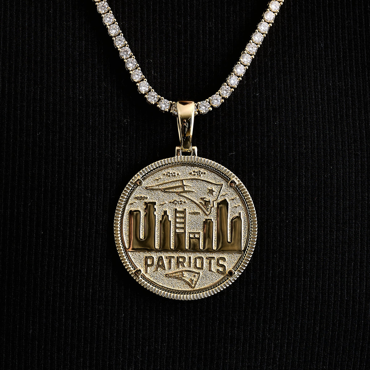 New England Patriots Official NFL Coin Pendant in Yellow Gold