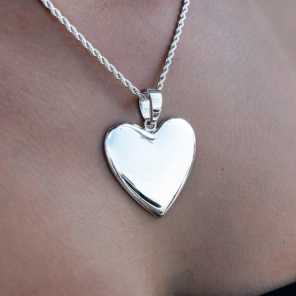 Simple Heart Pendant in White Gold