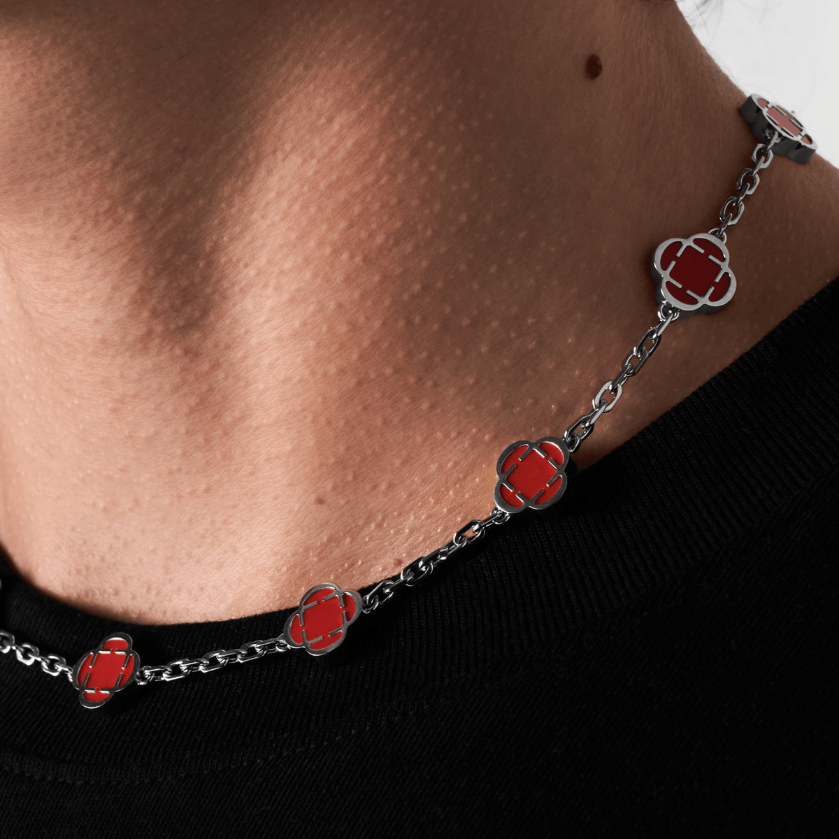 Light Red Clover Stone Necklace (Silver)