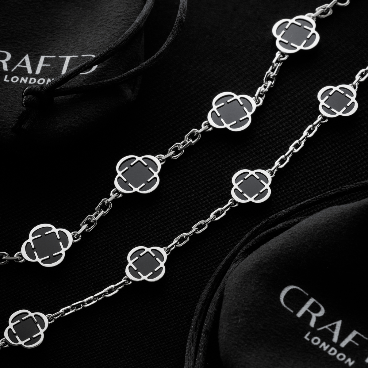 Onyx Clover Stone Necklace (Silver)