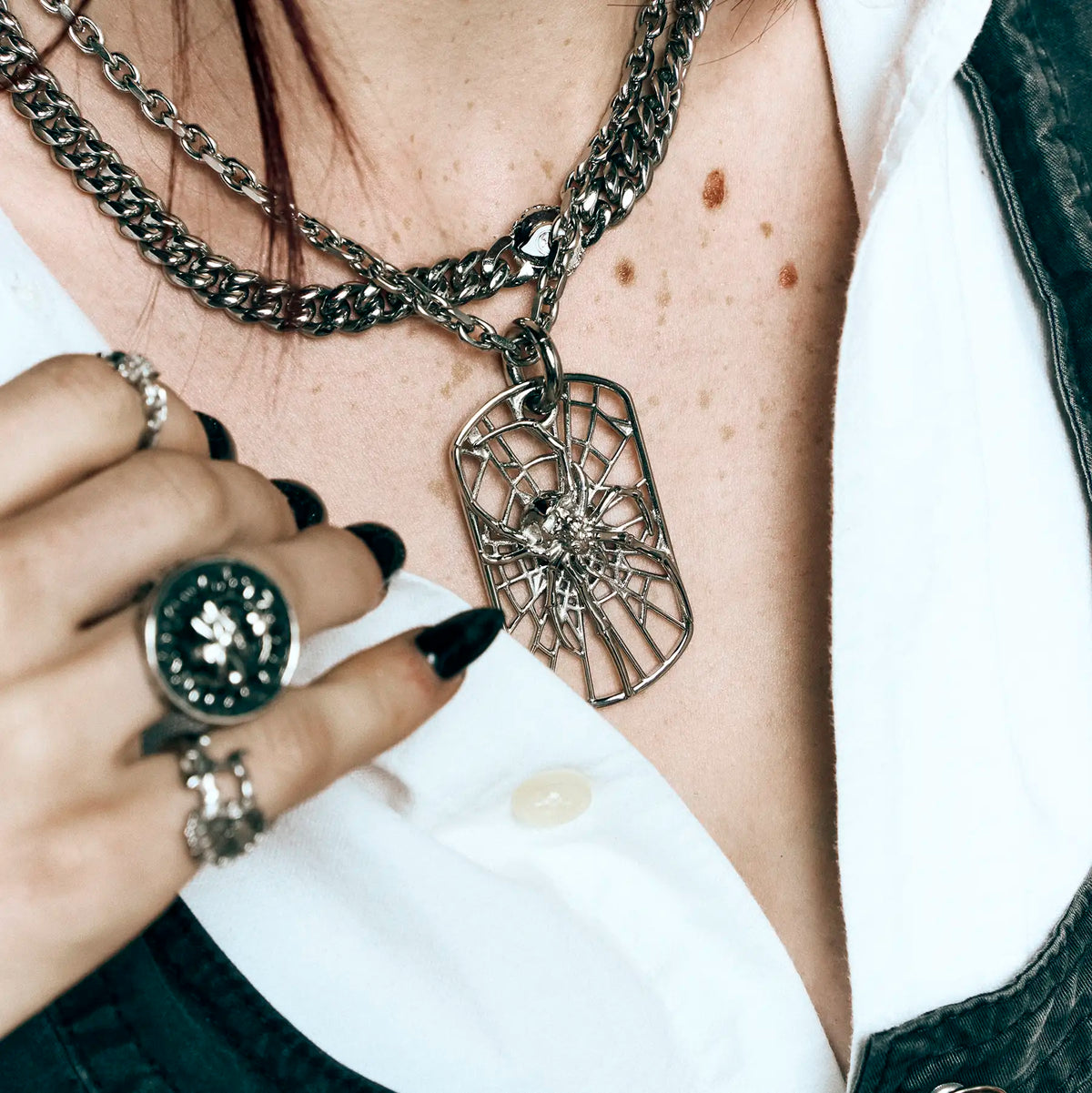 SPIDER DOG TAG NECKLACE